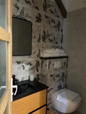 L'Annexe Du Chateau De Saint Genix מראה חיצוני תמונה
